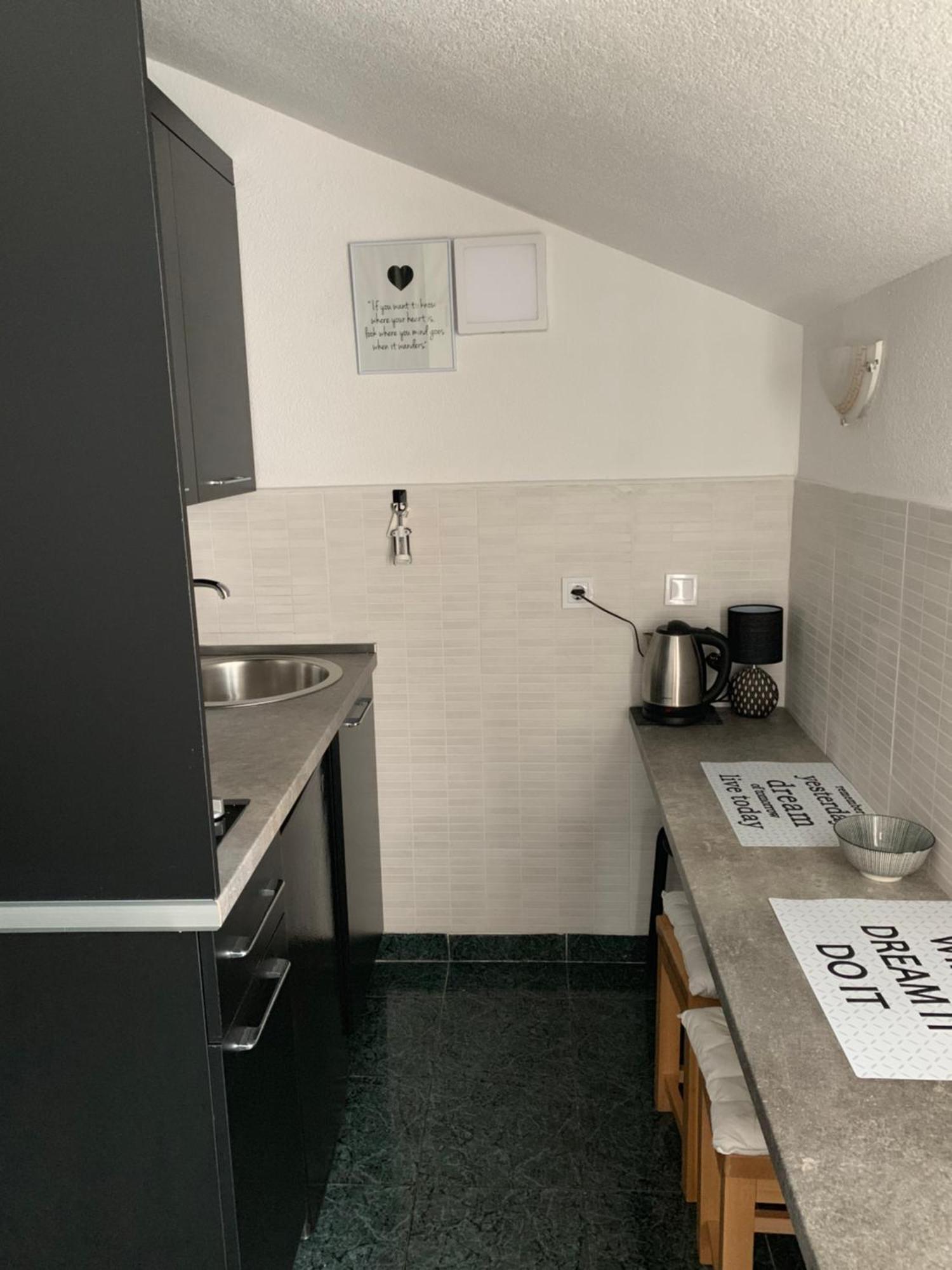 Apartmani Krgušić Tivat Bagian luar foto