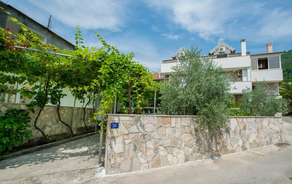Apartmani Krgušić Tivat Bagian luar foto