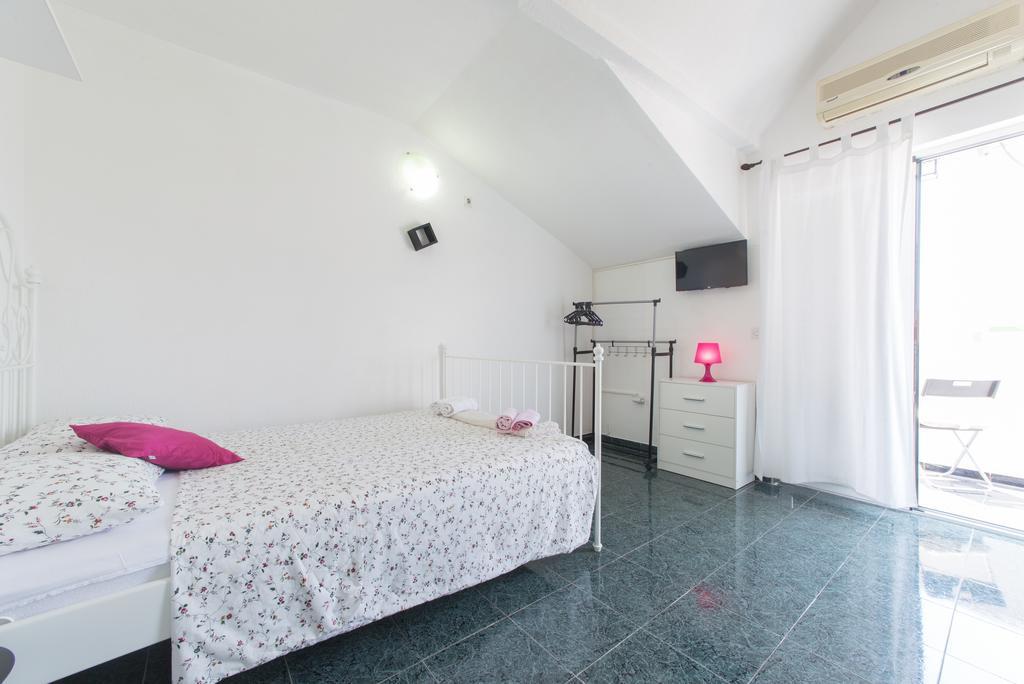 Apartmani Krgušić Tivat Bagian luar foto