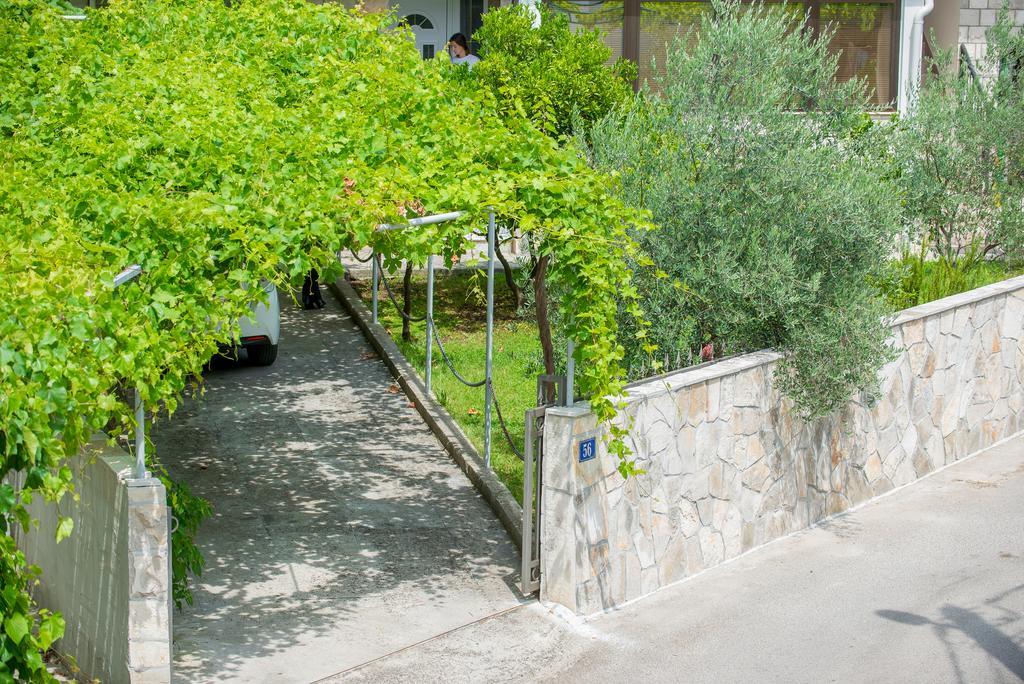 Apartmani Krgušić Tivat Bagian luar foto