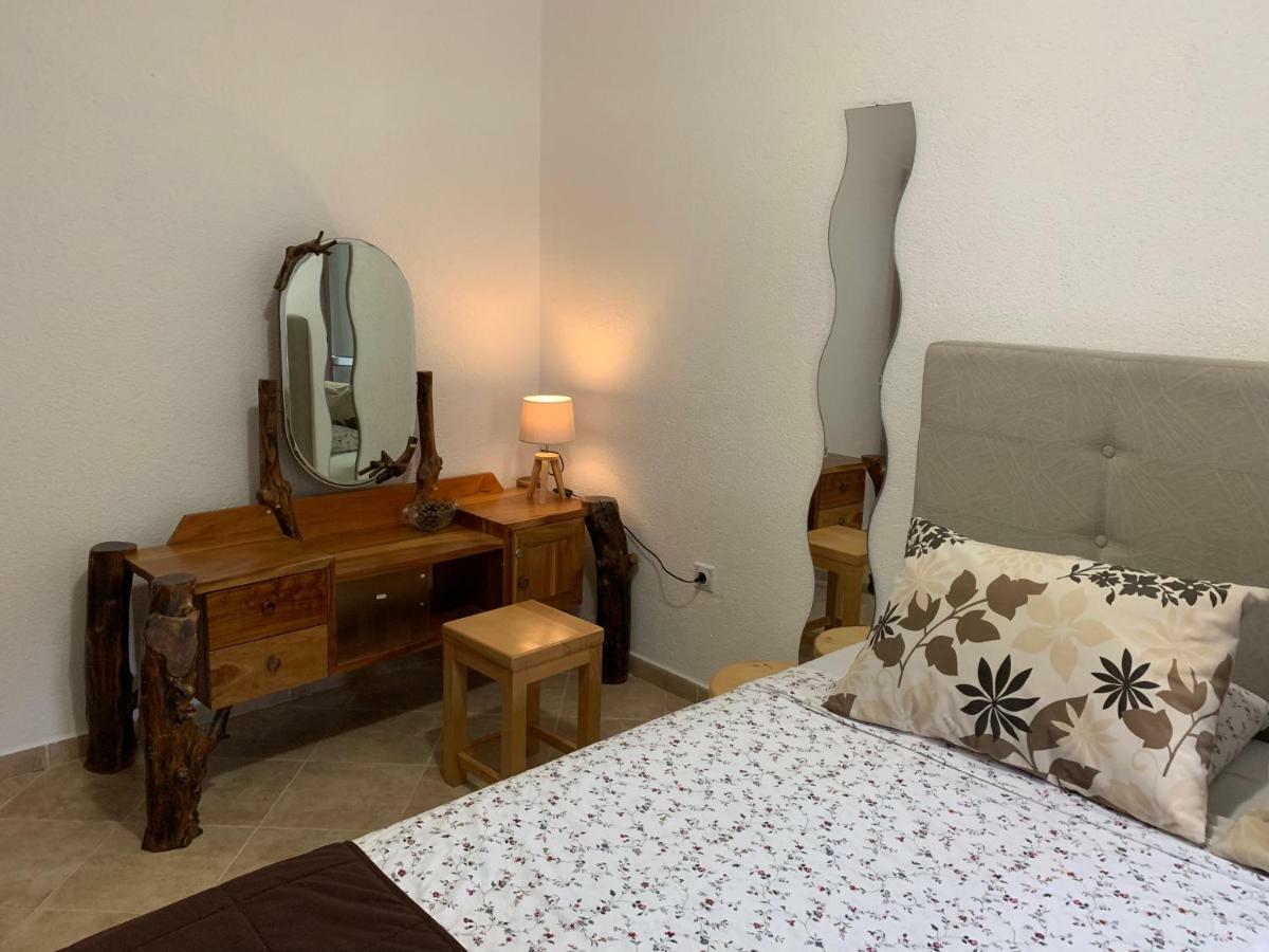 Apartmani Krgušić Tivat Bagian luar foto