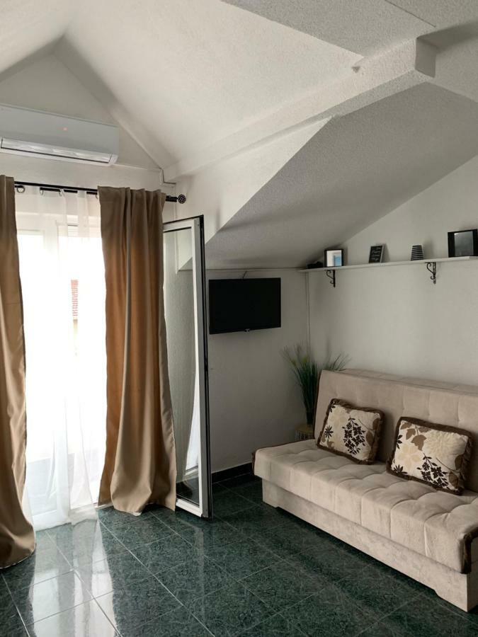 Apartmani Krgušić Tivat Bagian luar foto